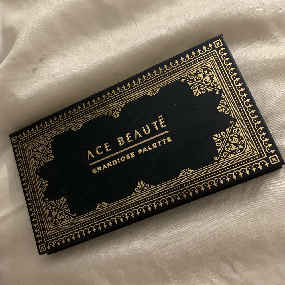 Eyeshadow pallete